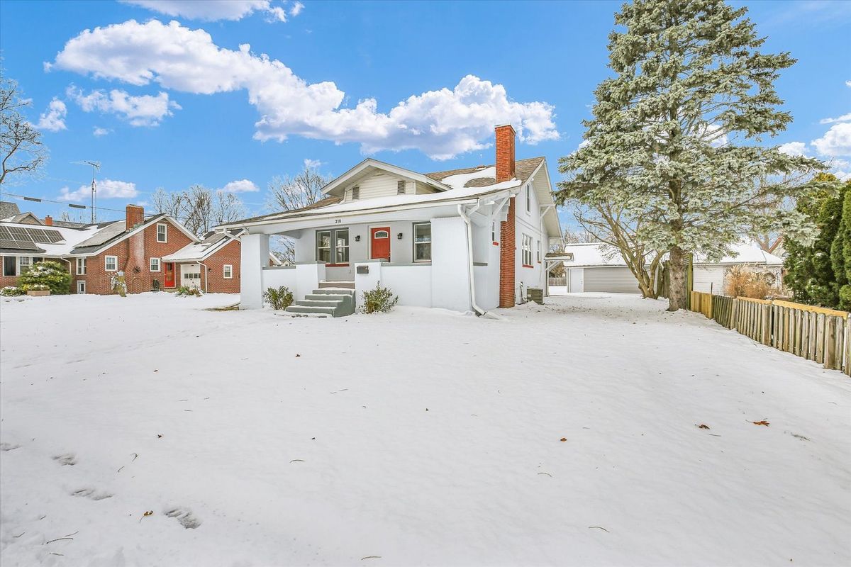 210 Newkirk Street, Tuscola, IL 61953