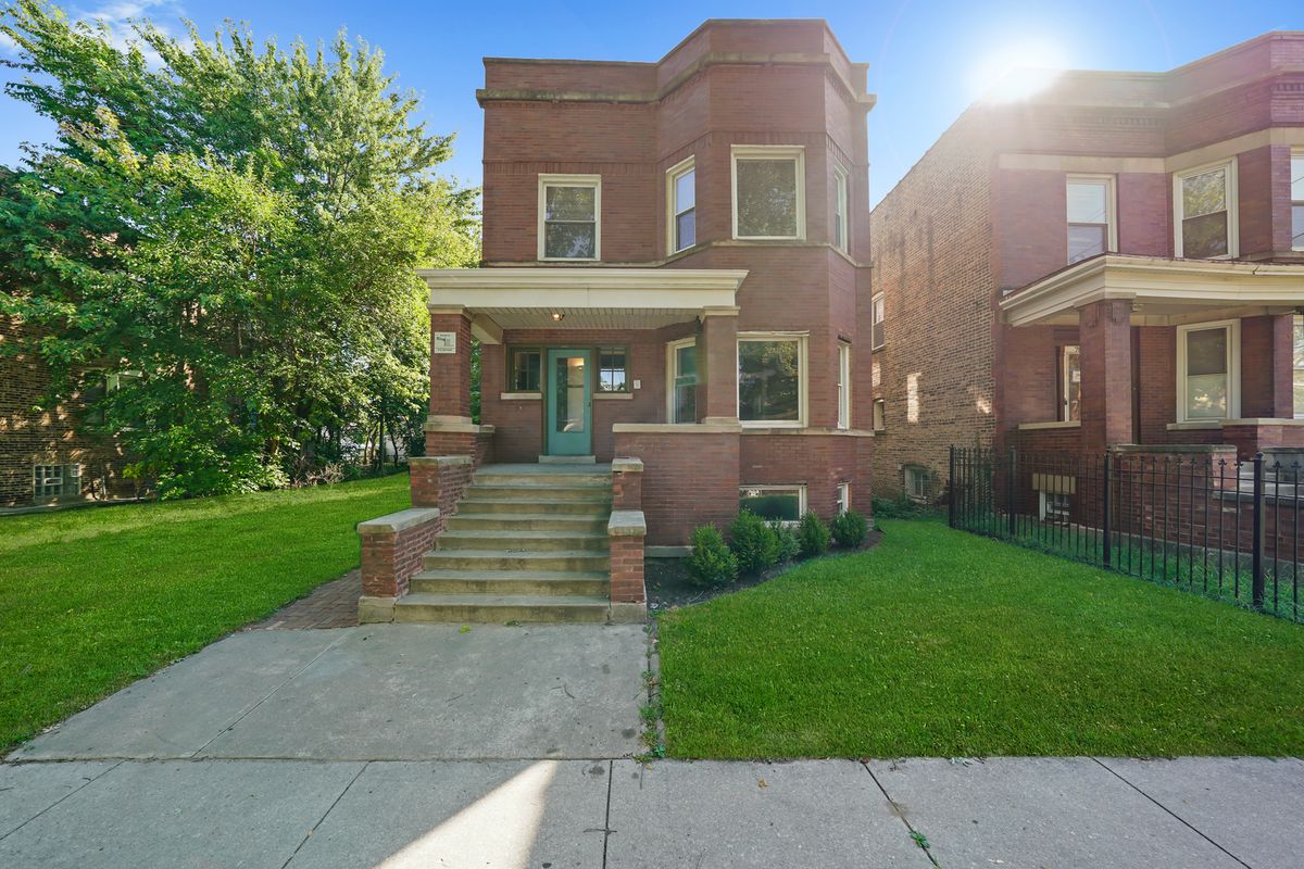7841 Burnham Avenue, Chicago, IL 60649