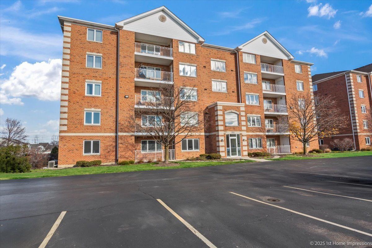 5520 W 115TH Street #101 — Oak Lawn, IL 60453
