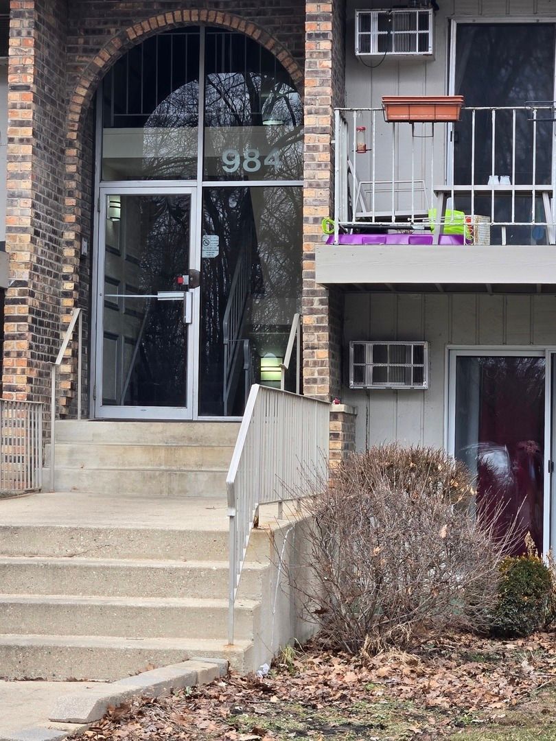 984 Crabapple Drive, Prospect Heights, IL 60070