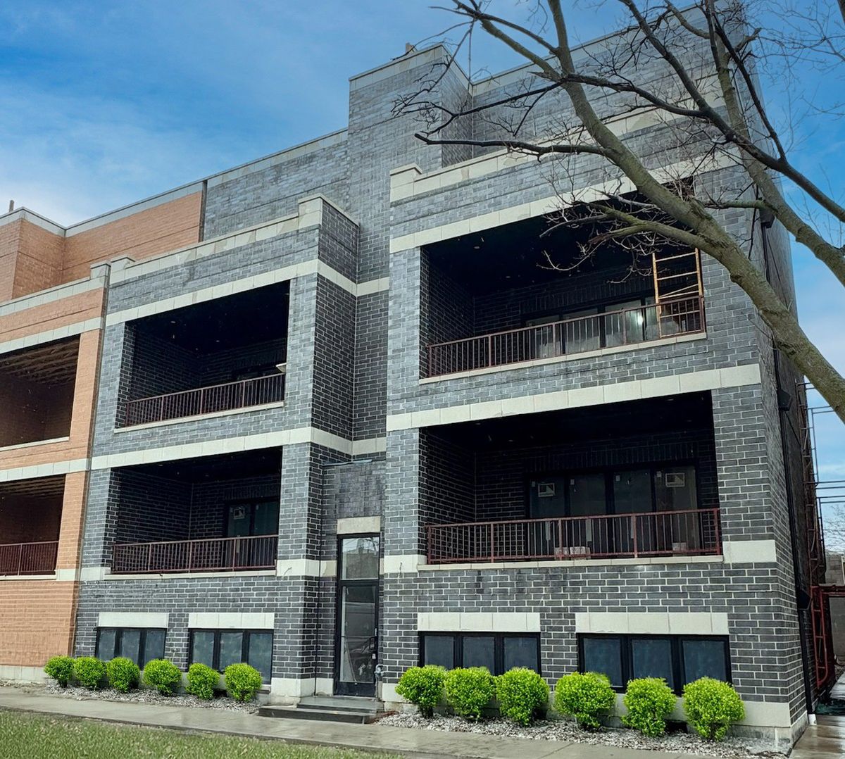 4353 Richmond Avenue, Chicago, IL 60618