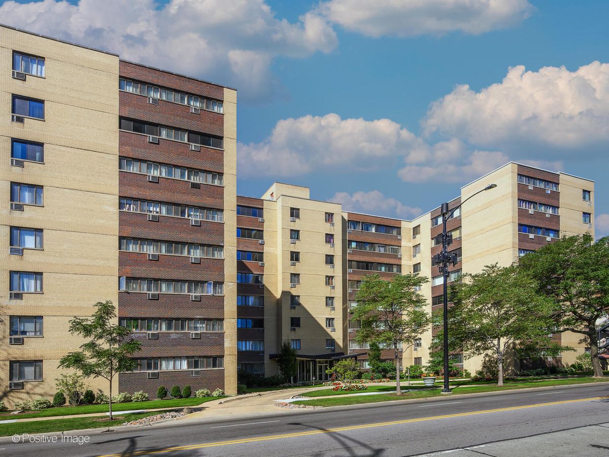 6300 Sheridan Road, Chicago, IL 60660