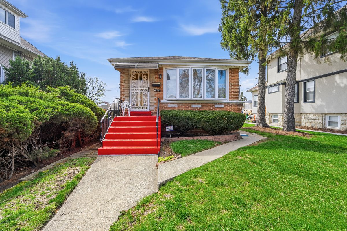 624 17th Avenue, Maywood, IL 60153