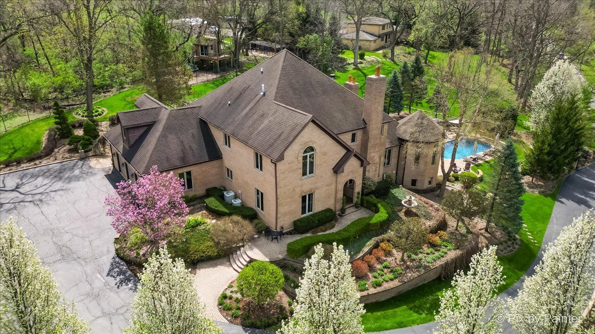 10018 Haegers Bend Road — Barrington Hills, IL 60102