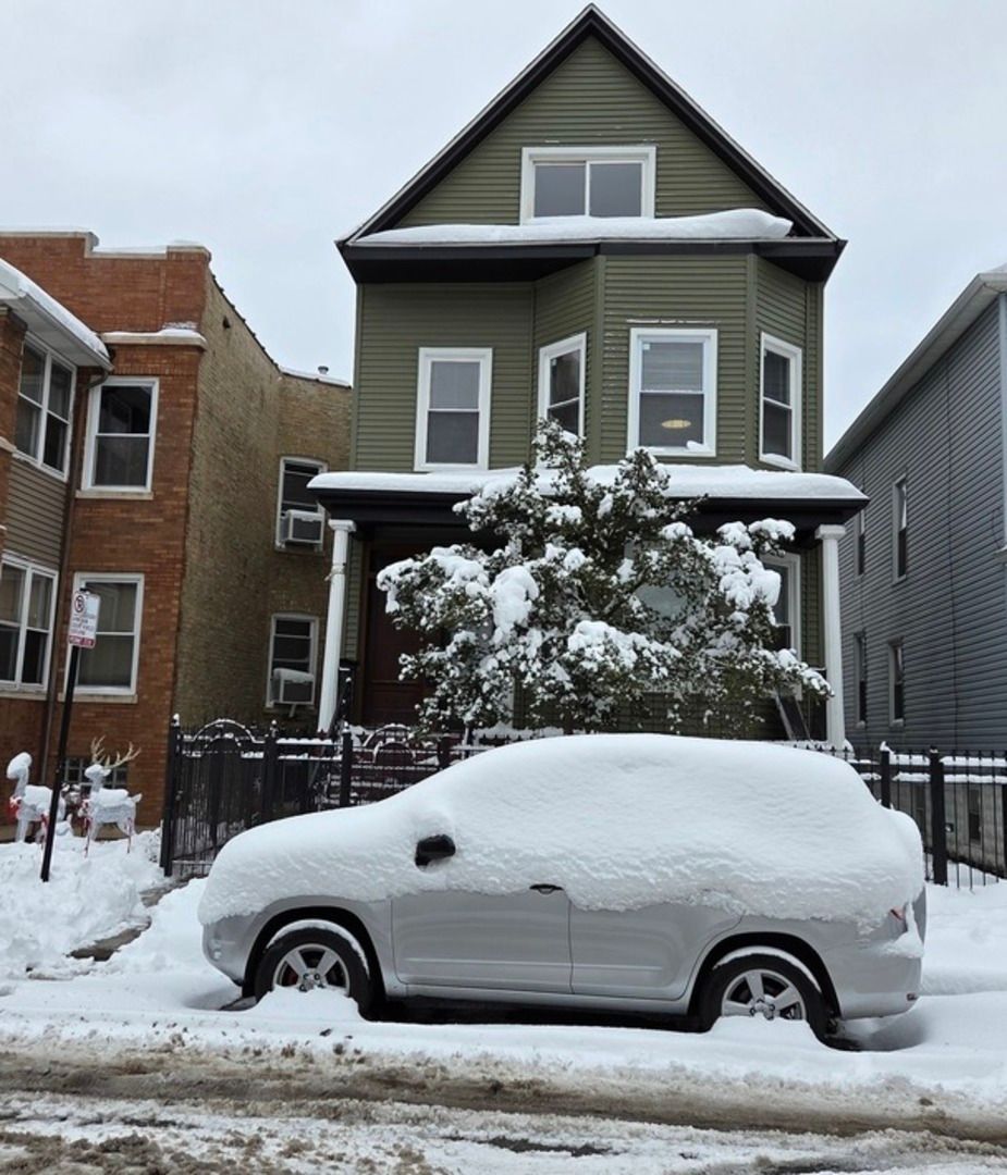 3049 N Avers Avenue #2 — Chicago, IL 60618