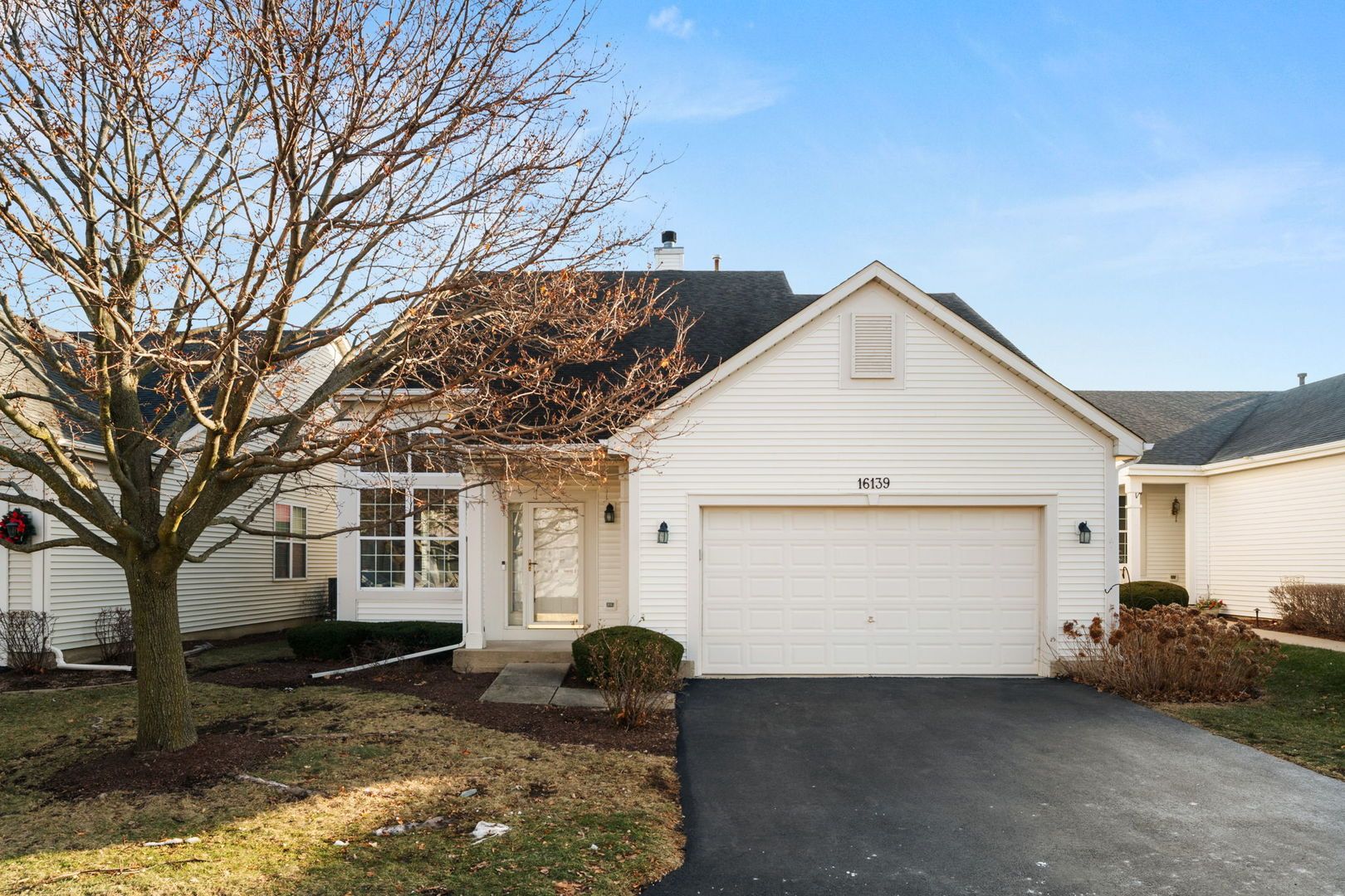 16139 Seneca Lake Circle — Crest Hill, IL 60403