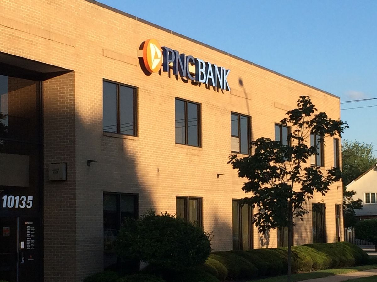 10135 ROBERTS Road, Palos Hills, IL 60465