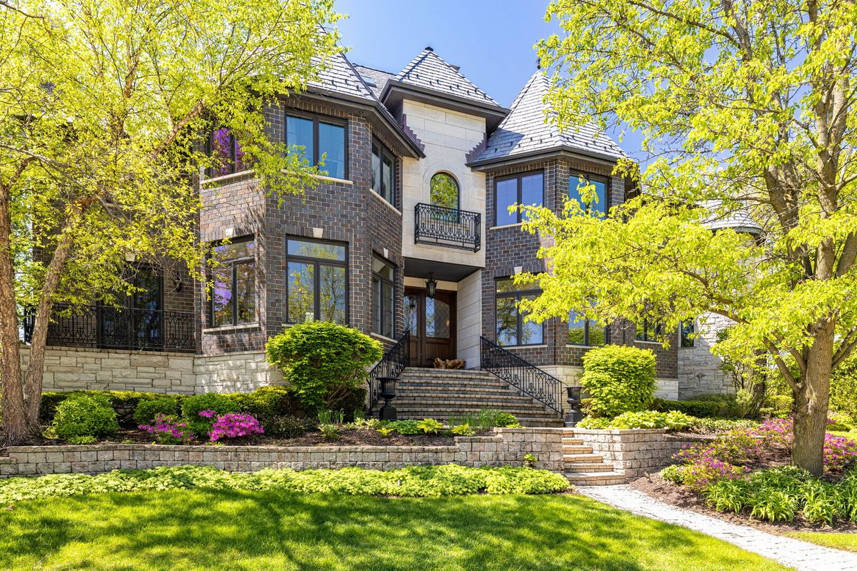 17 Ambriance Drive, Burr Ridge, IL 60527