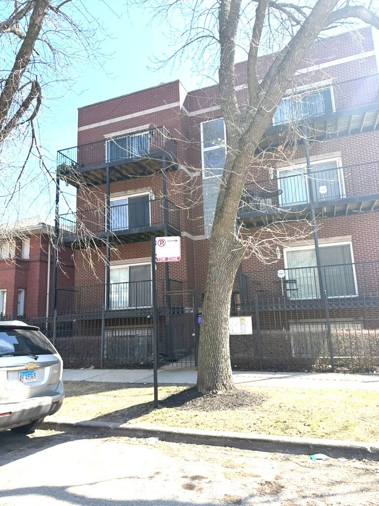 2651 E 74th Street #201 — Chicago, IL 60649