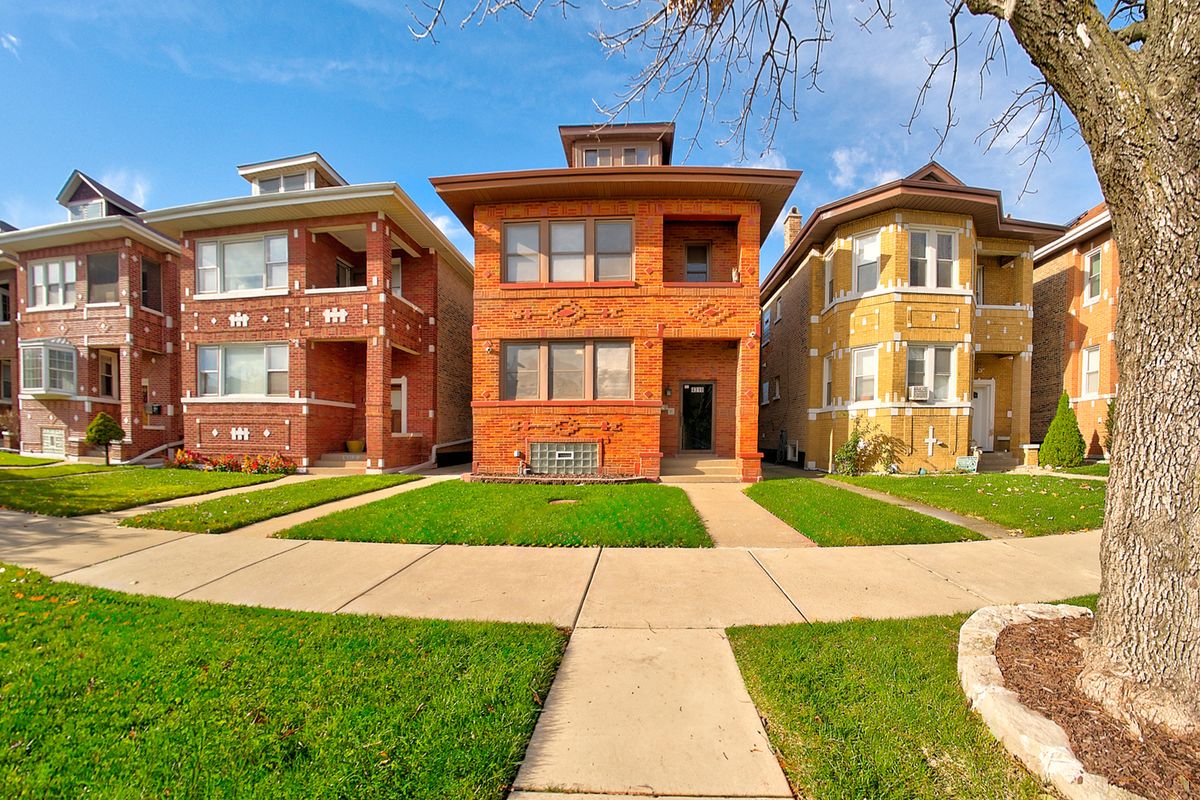 4310 Sawyer Avenue, Chicago, IL 60632
