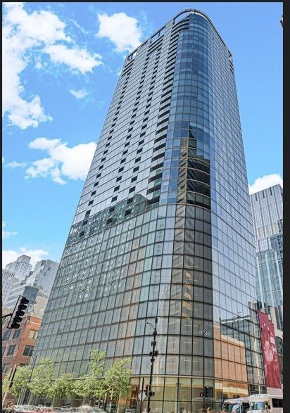 600 N Fairbanks Court #P11-20 — Chicago, IL 60611