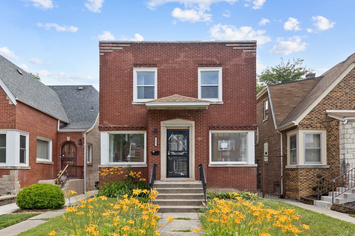 10437 S Eberhart Avenue — Chicago, IL 60628
