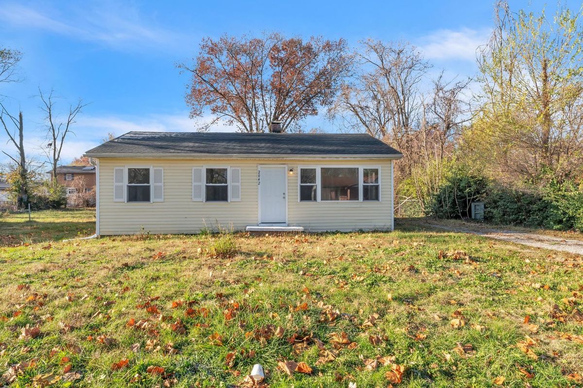 2042 Sandy Ridge Road, Cahokia, IL 62206