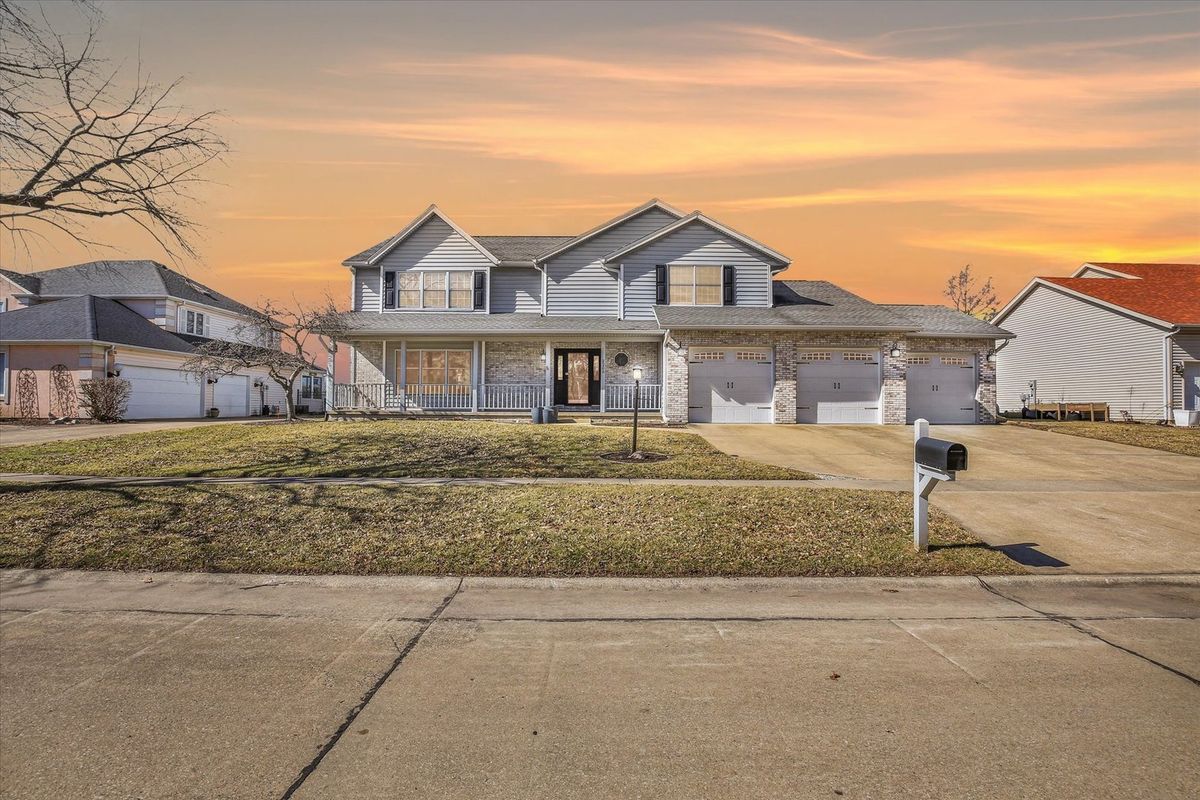 2205 Edgewater Place, Champaign, IL 61822