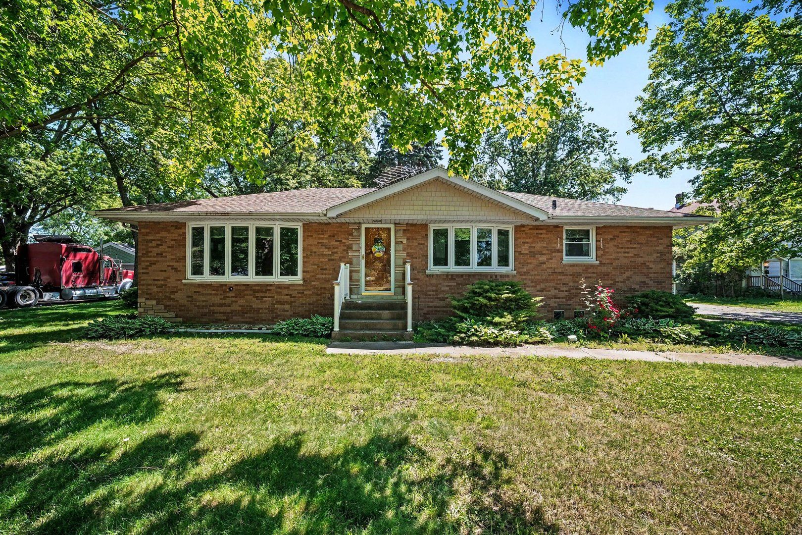 11741 S Central Park Avenue — Merrionette Park, IL 60803