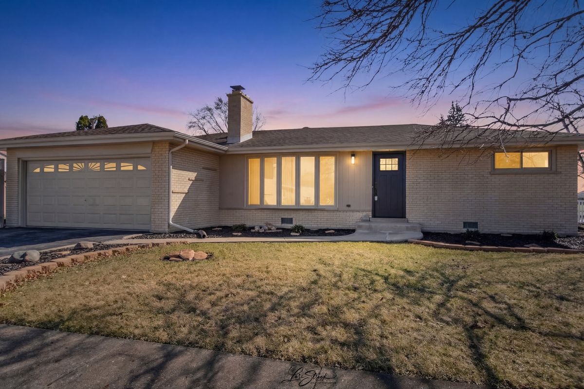 8101 Oketo Avenue, Bridgeview, IL 60455