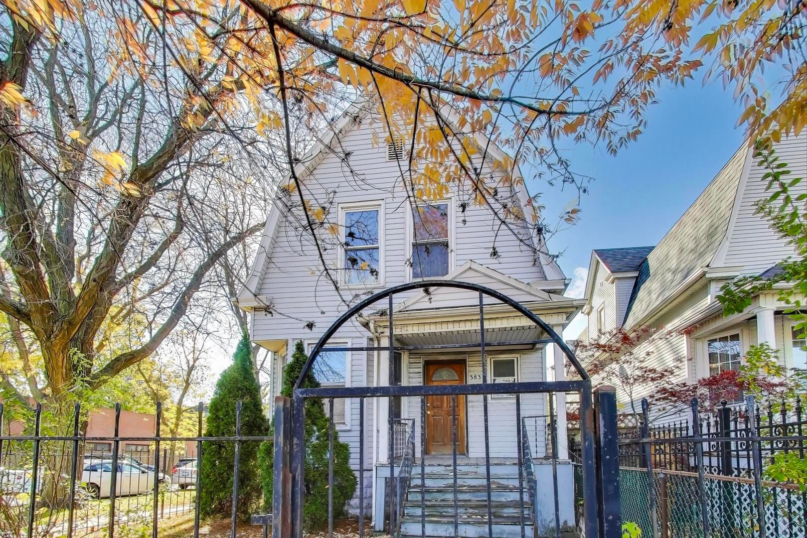 3835 W Montrose Avenue — Chicago, IL 60618