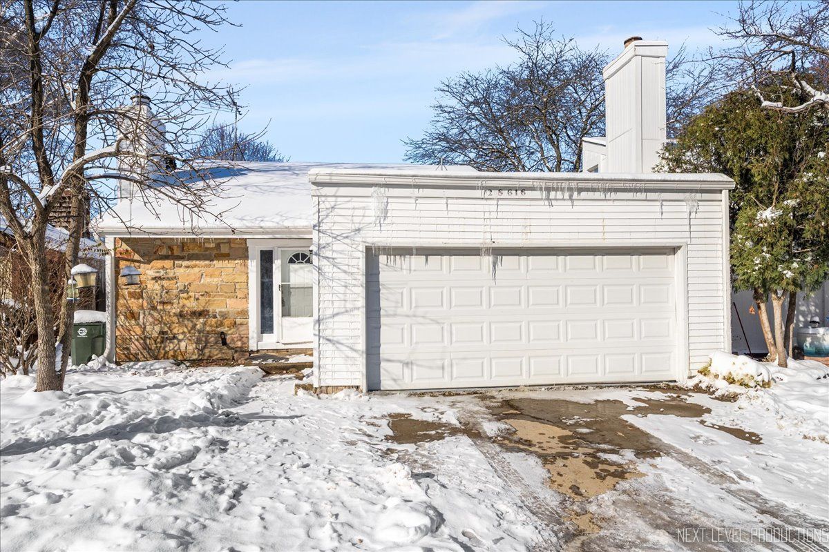 2S616 Linden Square — Warrenville, IL 60555