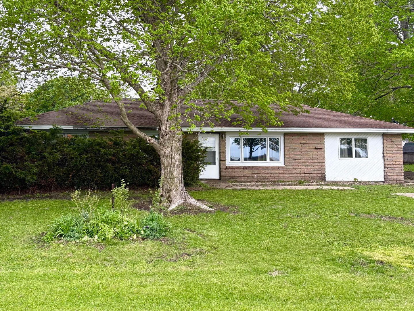 201 S Carson Street — Long Point, IL 61333