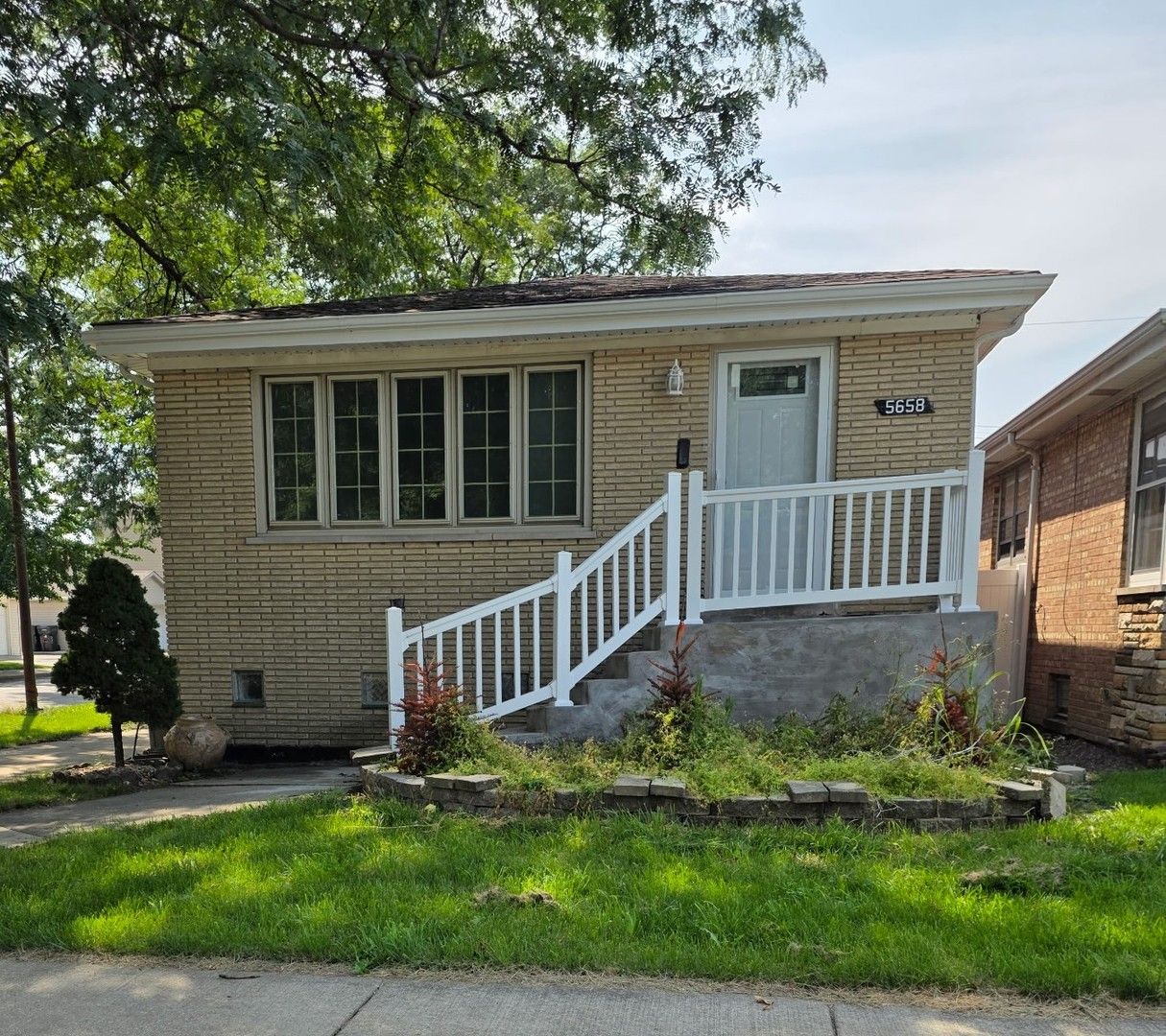 5658 S Austin Avenue — Chicago, IL 60638