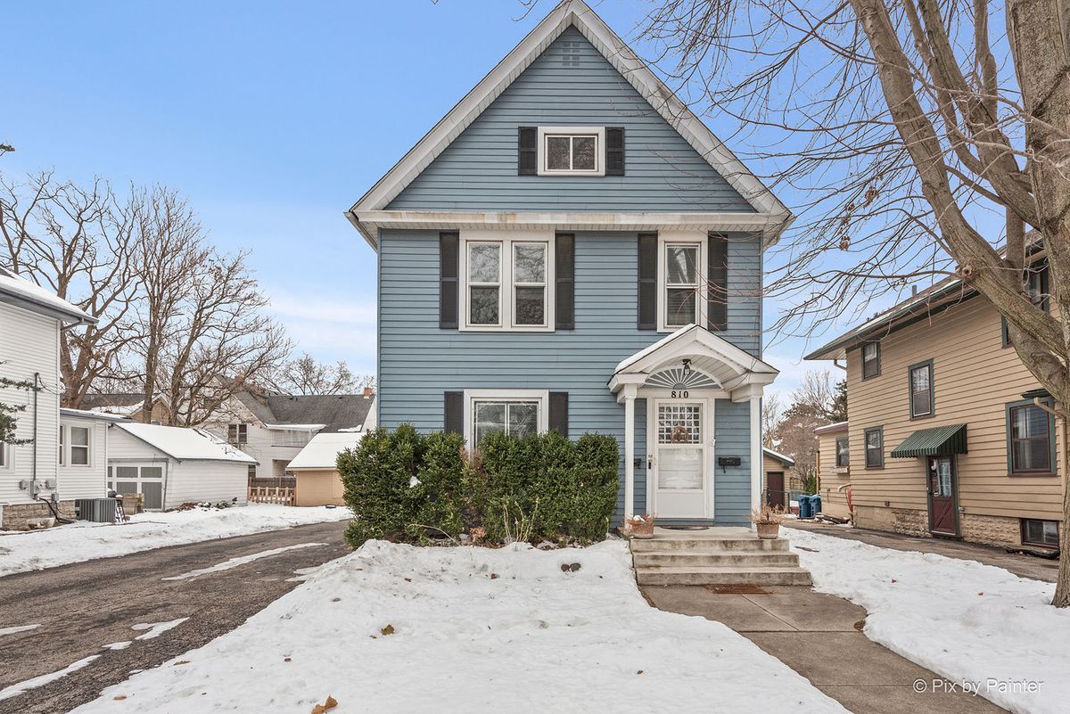 810 Galena Boulevard, Aurora, IL 60506