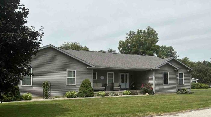 302 S Walnut Street — Colfax, IL 61728