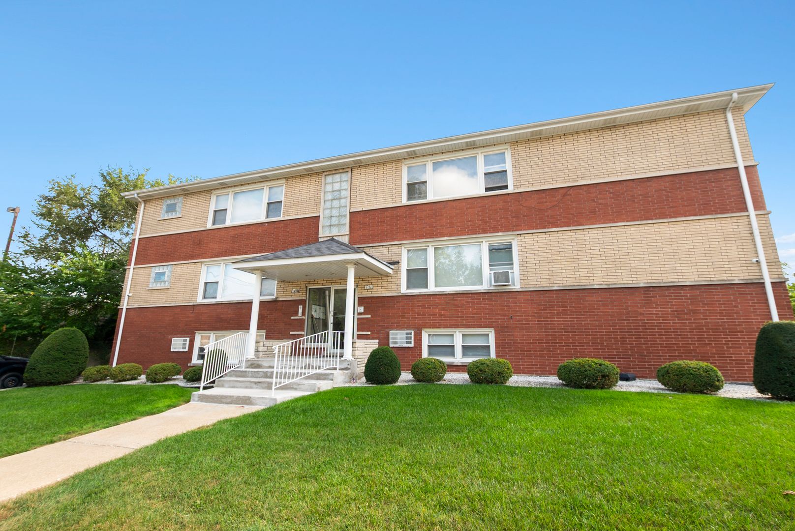 7121 W 110th Street #2W — Worth, IL 60482