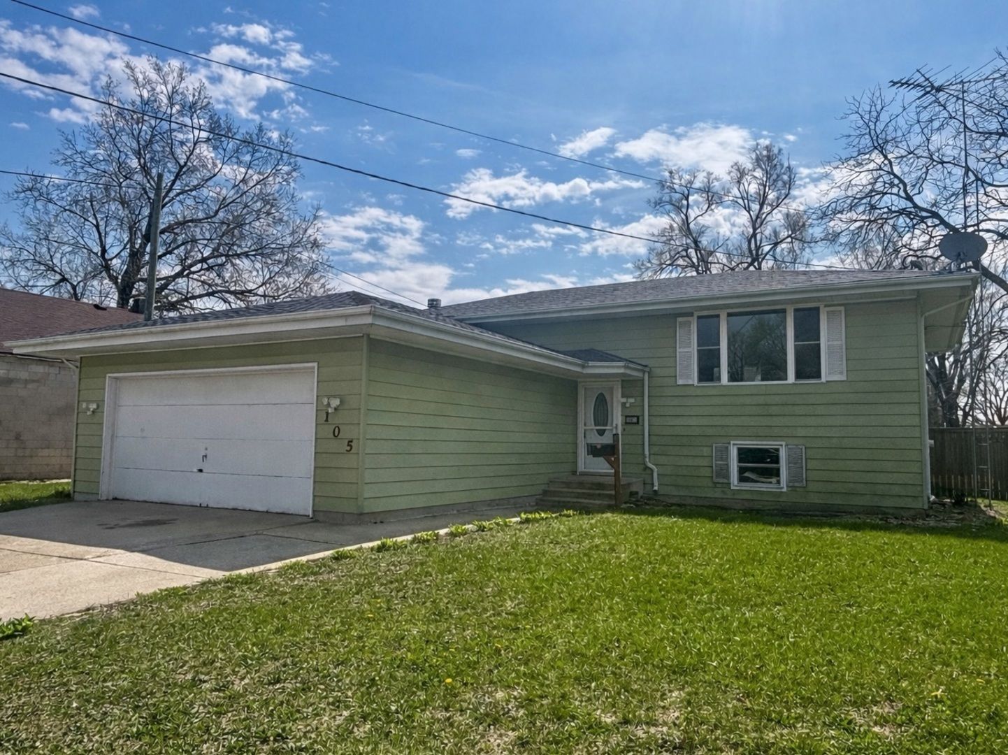 105 W Oak Street — Coal City, IL 60416