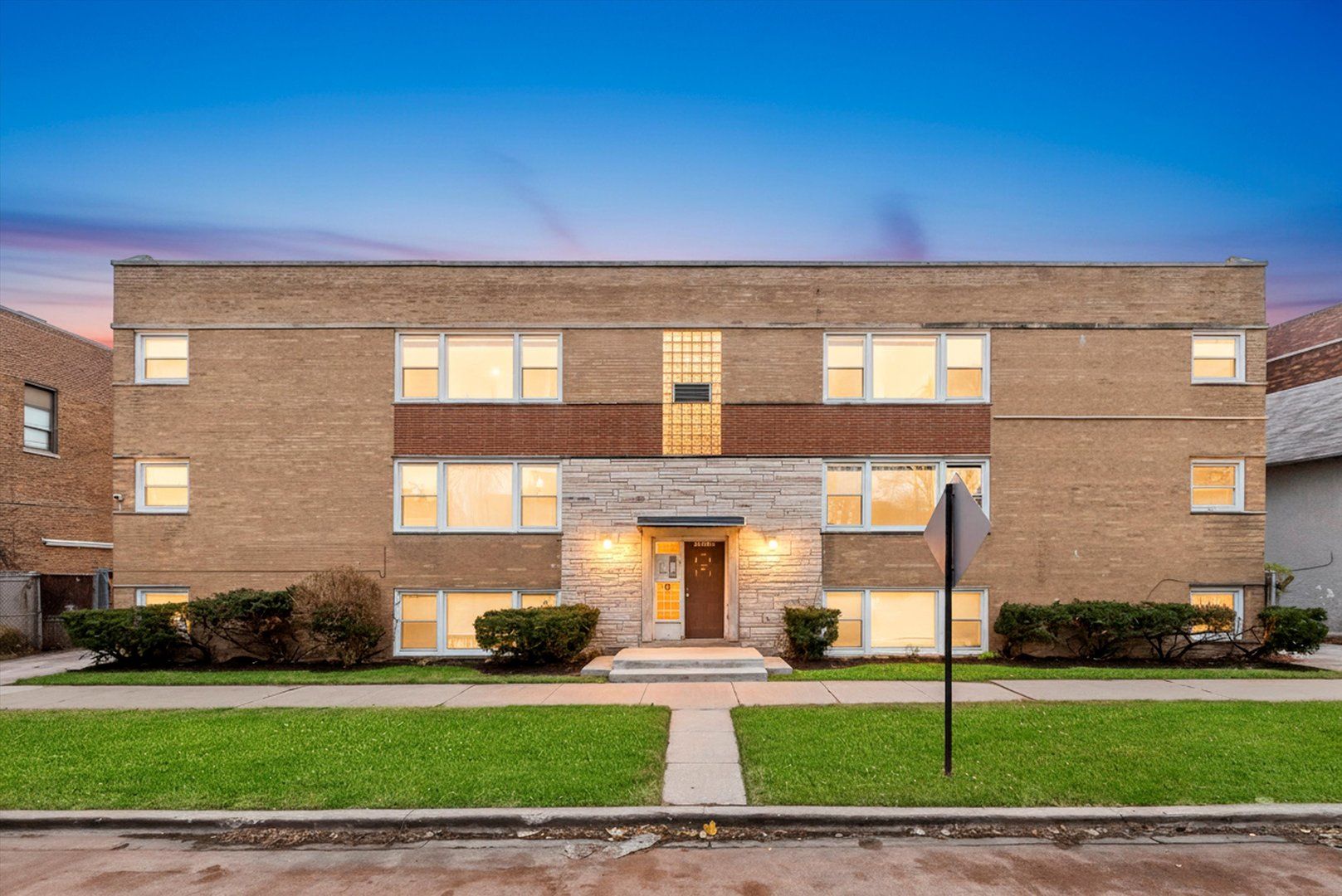 7327 S Kingston Avenue #2 — Chicago, IL 60649