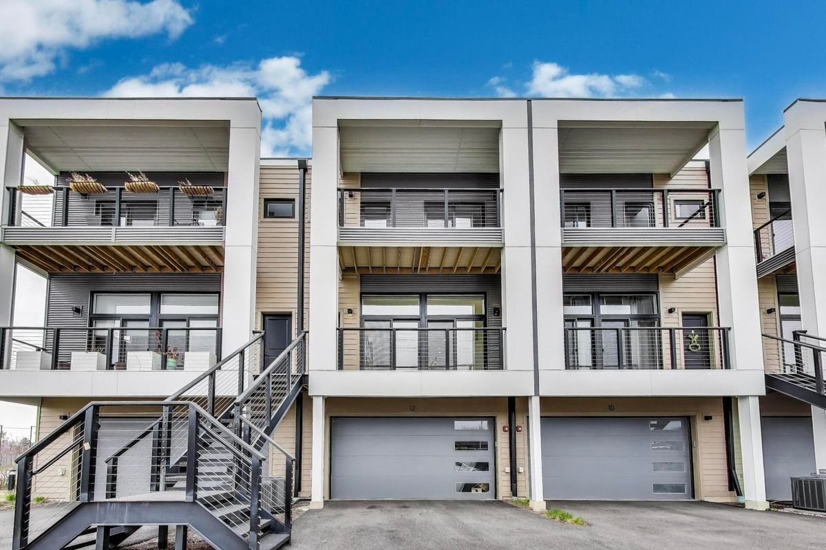 12 Golden Sunset Drive, Lake Zurich, IL 60047