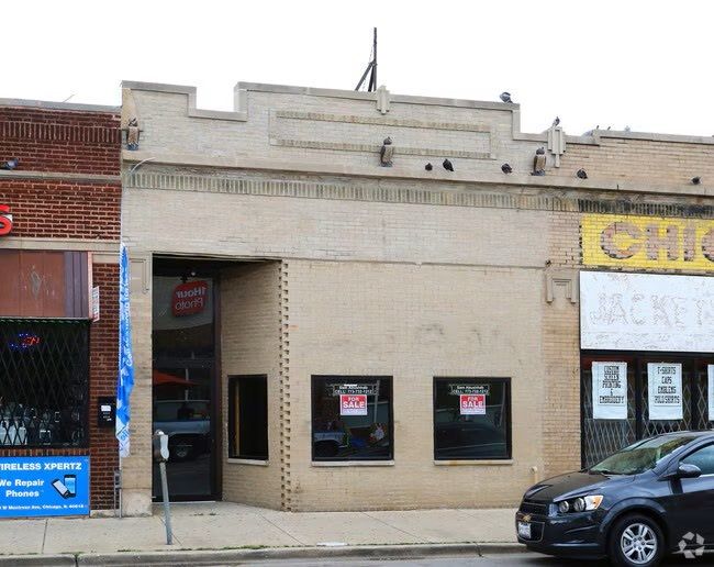 3348 W montrose Avenue, Chicago, IL 60618
