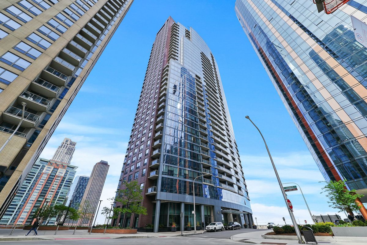 450 Waterside Drive, Chicago, IL 60601