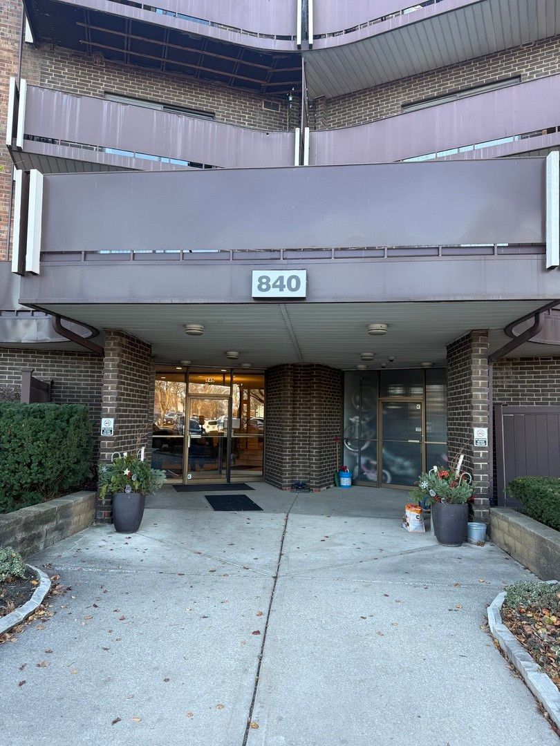 840 Wellington Avenue #115 — Elk Grove Village, IL 60007
