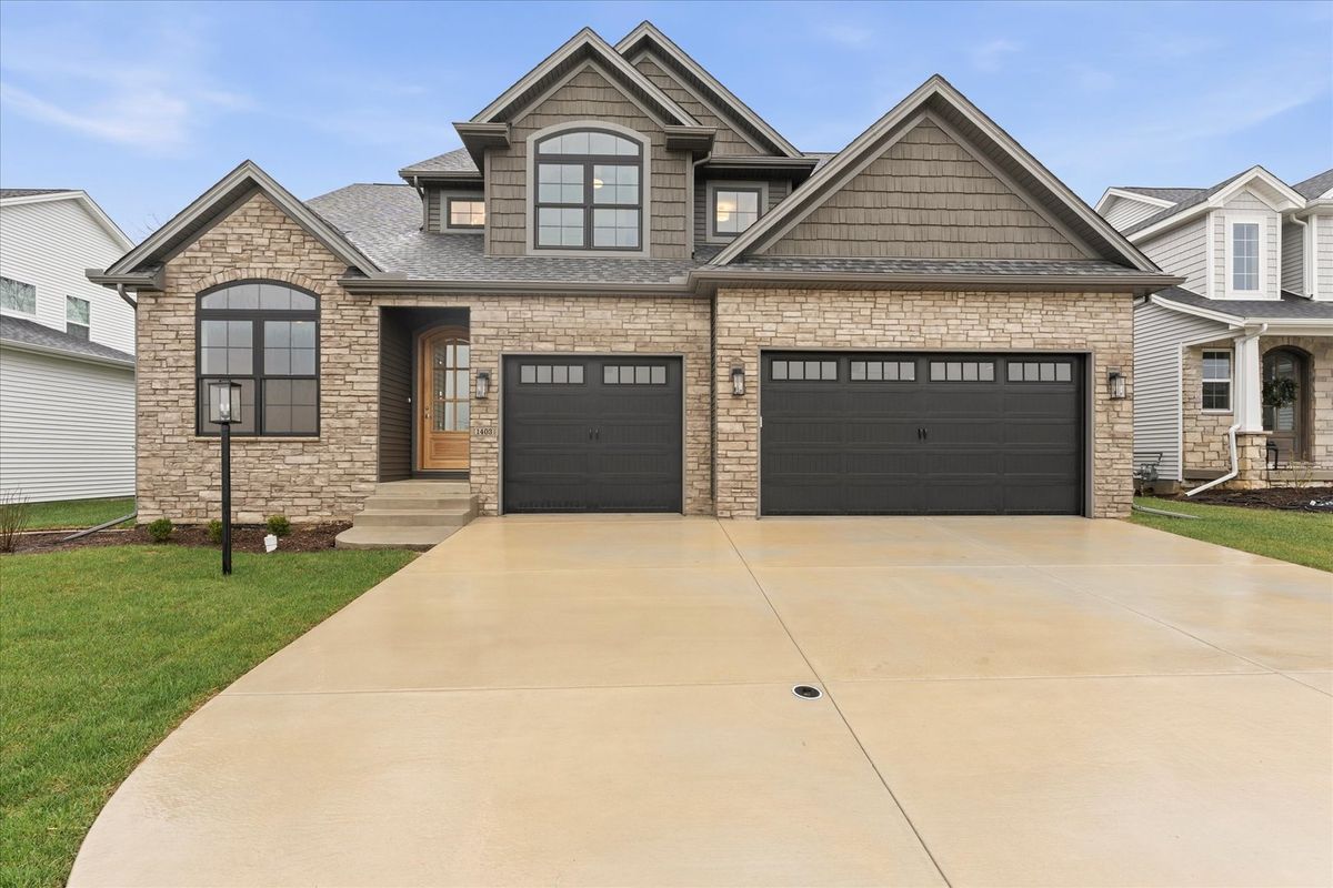 1403 Ravenwood Drive, Mahomet, IL 61853
