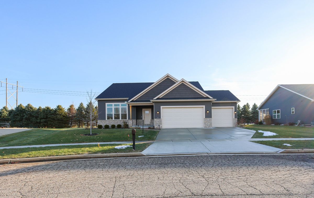 41 Brookstone Circle, Bloomington, IL 61704