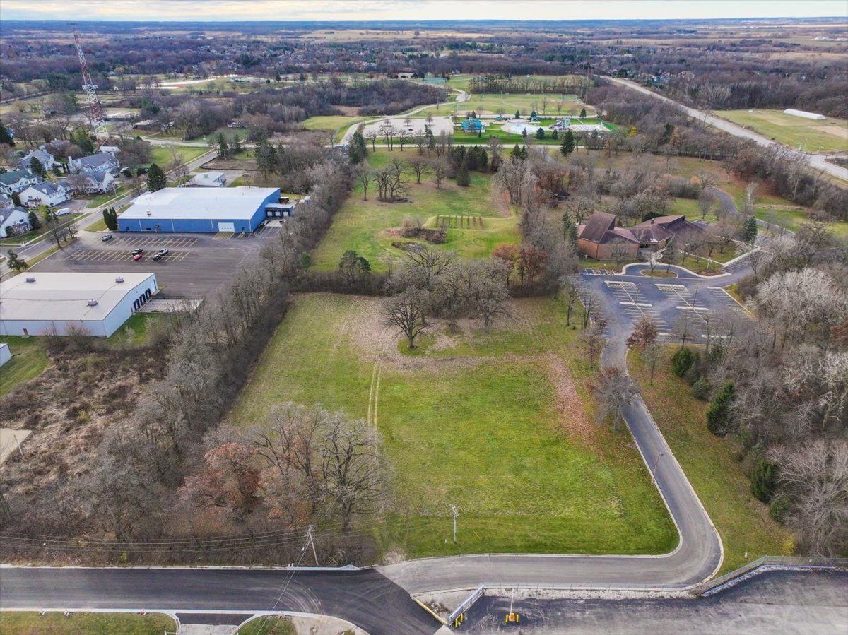 13902 Kishwaukee Valley Road — Woodstock, IL 60098