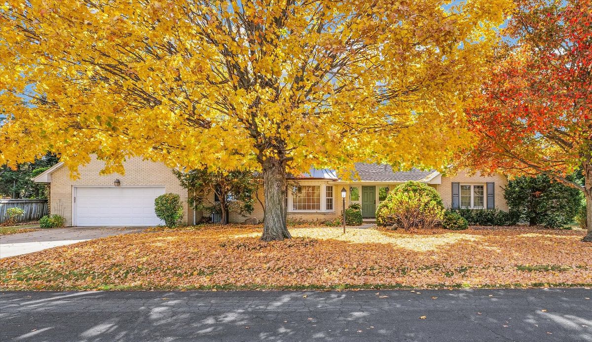 3 Lake Park Road, Champaign, IL 61822