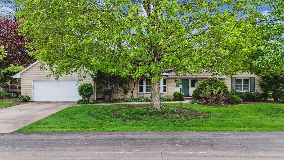 3 Lake Park Road, Champaign, IL 61822