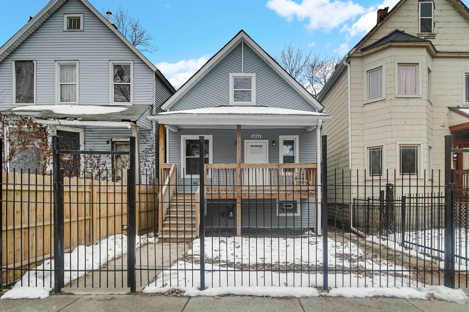 8008 S Muskegon Avenue — Chicago, IL 60617