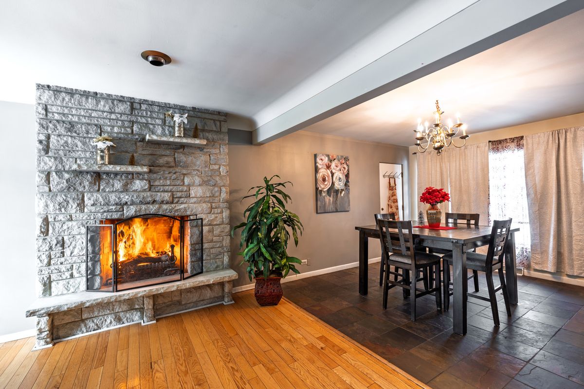 6325 Keokuk Road, Indian Head Park, IL 60525
