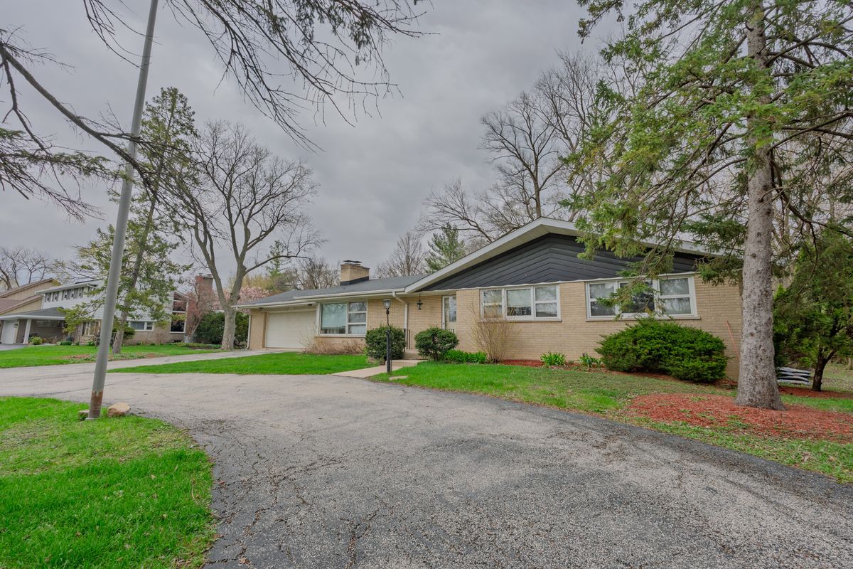 6325 Keokuk Road, Indian Head Park, IL 60525