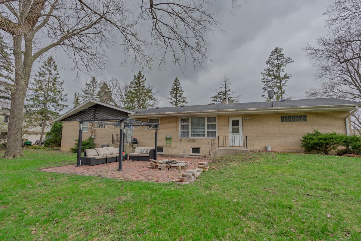6325 Keokuk Road, Indian Head Park, IL 60525
