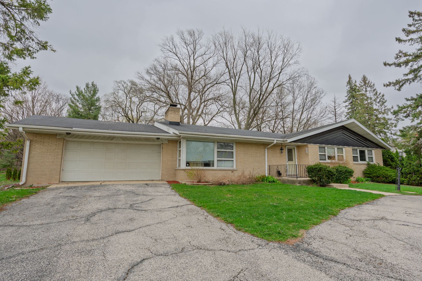 6325 Keokuk Road — Indian Head Park, IL 60525