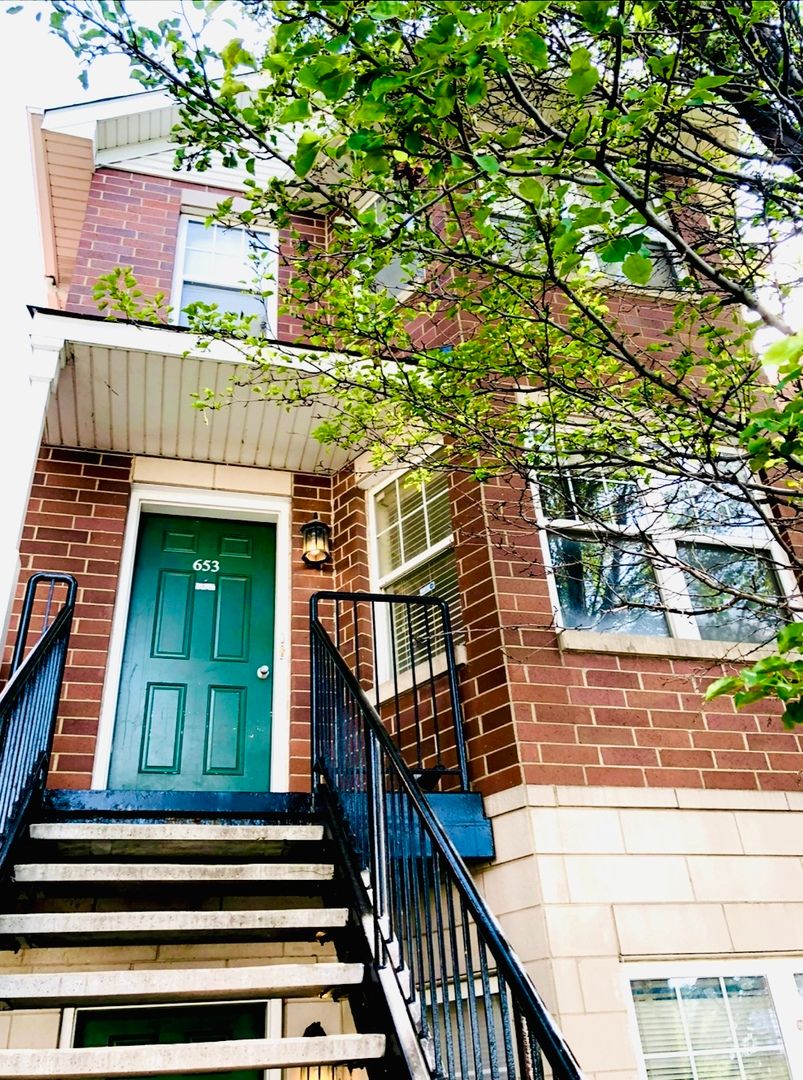 653 W Division Street #B — Chicago, IL 60610