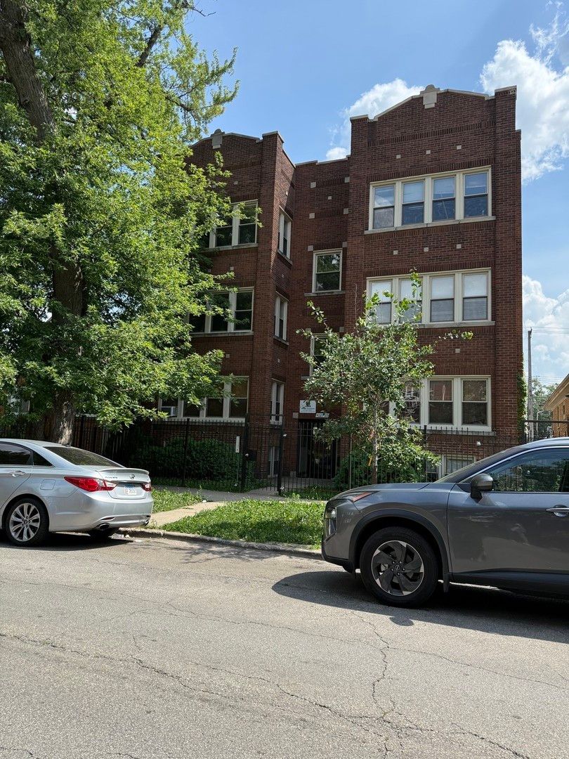 4027 W Crystal Street #2 — Chicago, IL 60651