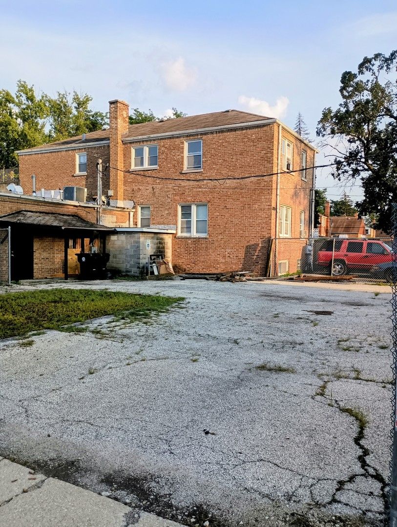 2000-04 S 17th Avenue — Broadview, IL 60155