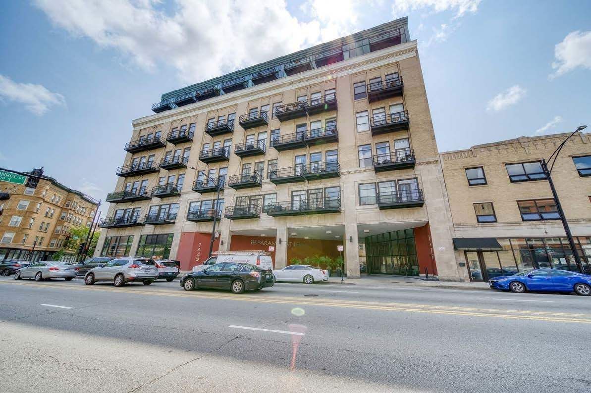 1645 W Ogden Avenue #607 — Chicago, IL 60612