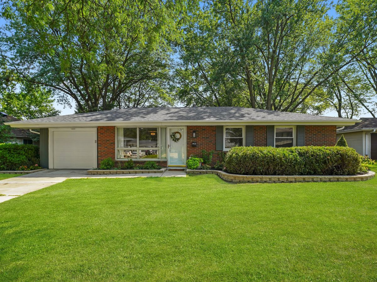 1403 Hampton Lane, Schaumburg, IL 60193