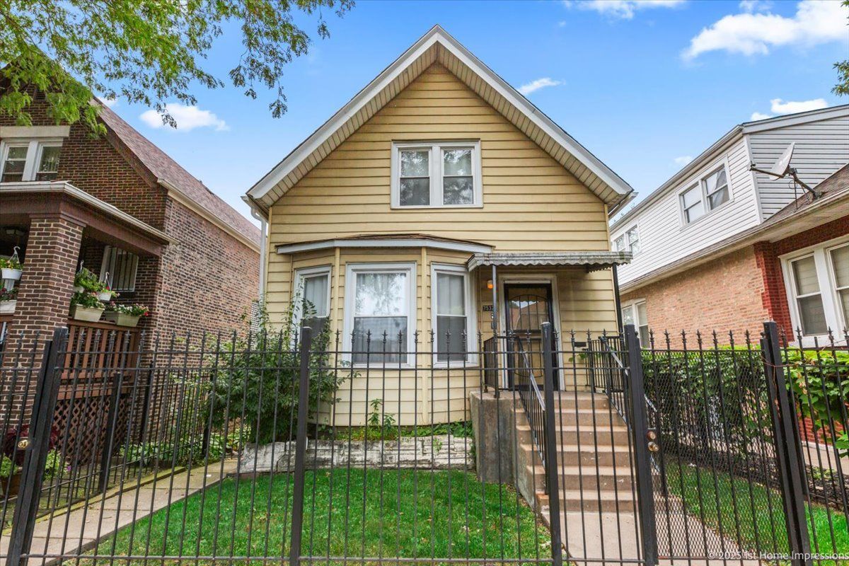 7532 S Saint Lawrence Avenue — Chicago, IL 60619