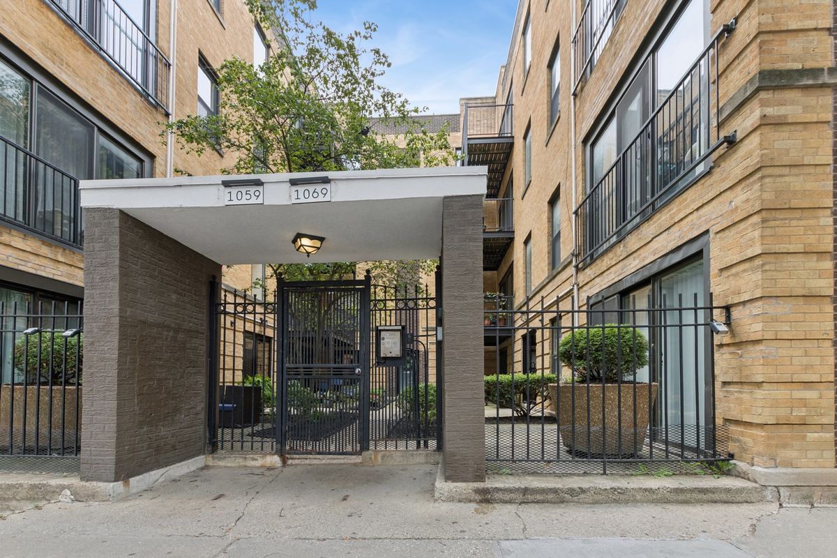 1069 FOSTER Avenue, Chicago, IL 60640